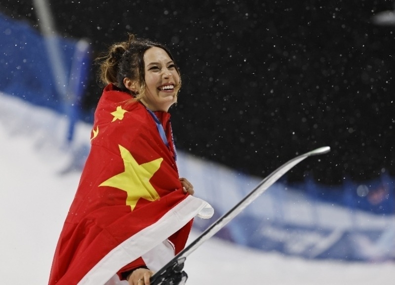 Profile "khủng" của "công chúa tuyết" hot nhất Olympic: 6 huy chương, 1580 điểm SAT, học vật lý lượng tử Stanford, kiếm 23 triệu đô - Ảnh 2.